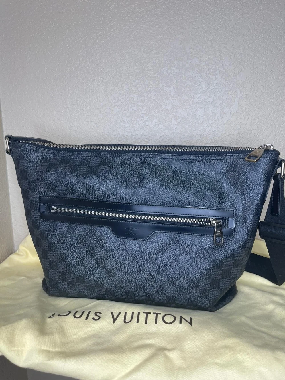 Louis Vuitton Damier Graphite Messenger Crossbody - Black